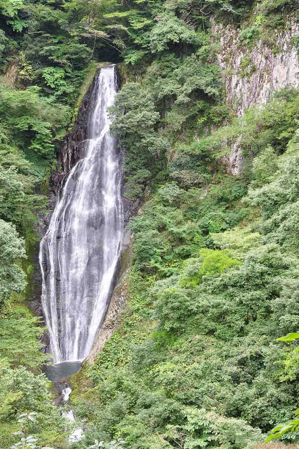 船上山 せんじょうさん 鳥取県琴浦町 船上山鱒返しの滝