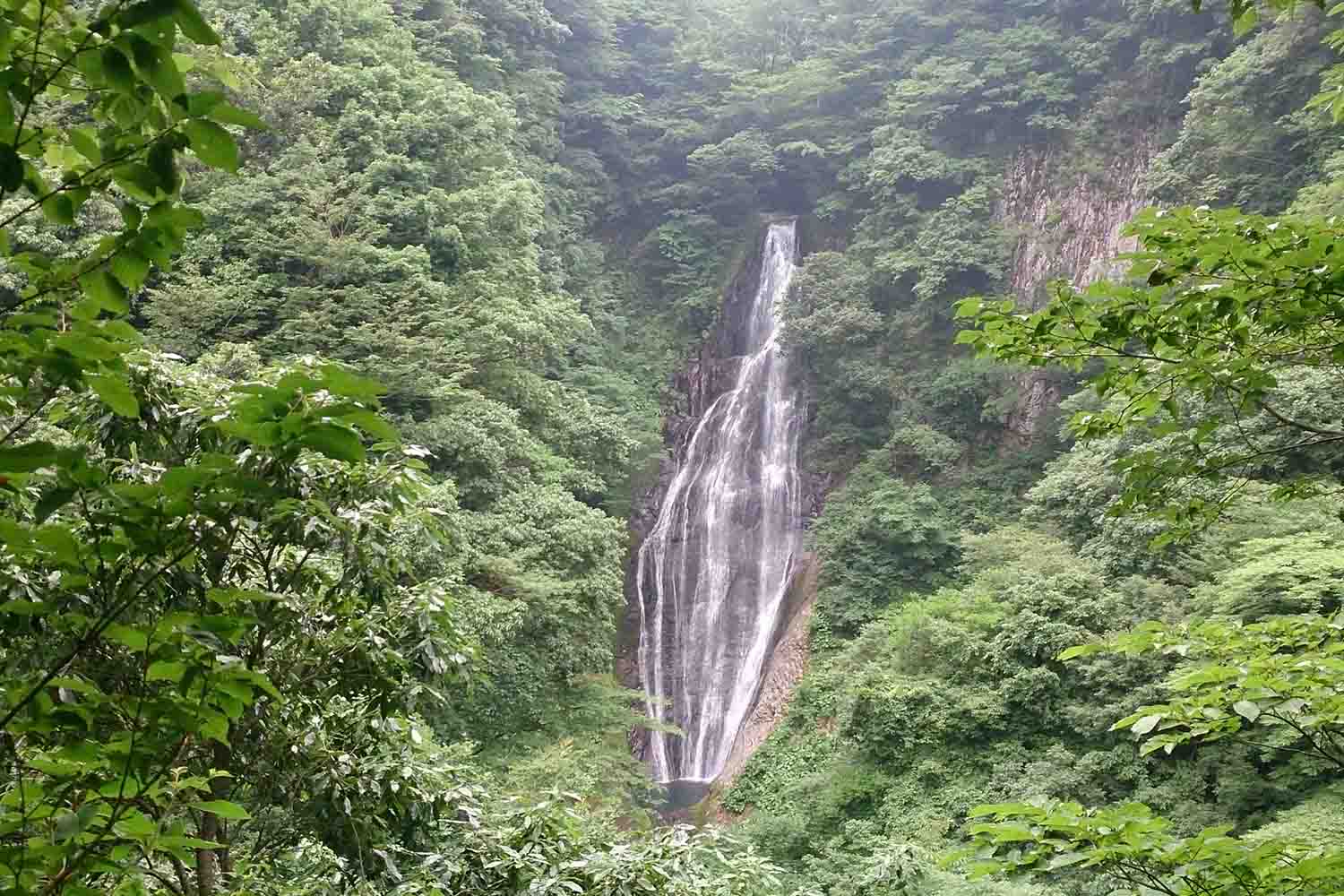 船上山 せんじょうさん 鳥取県琴浦町 船上山鱒返しの滝